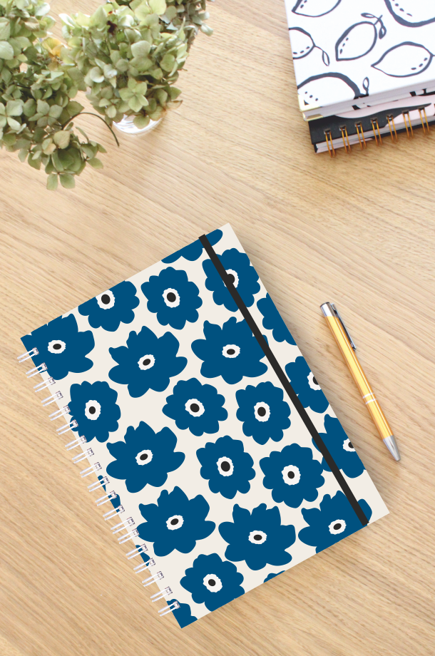 80/BLUE FLOWERS/ROKOVNIK/XL (190x260) -veći format + gumica za zatvaranje