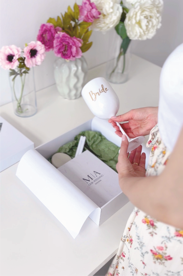 SP/BTB/ POKLON PAKET BRIDE TO BE / čaša+led ogledalo+lepeza